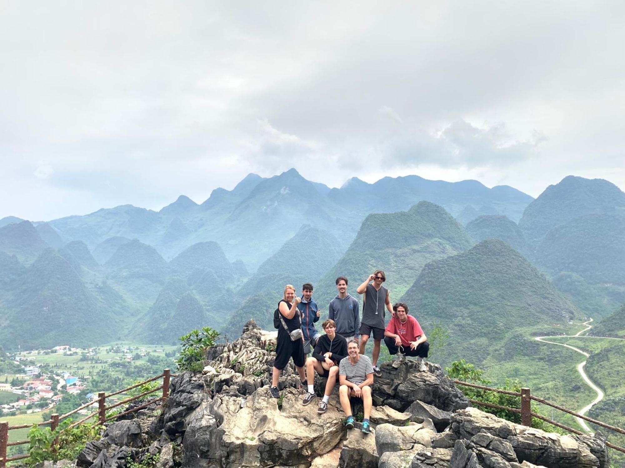 Ha Giang Lotus Hostel Motorbikes Tours Exterior photo