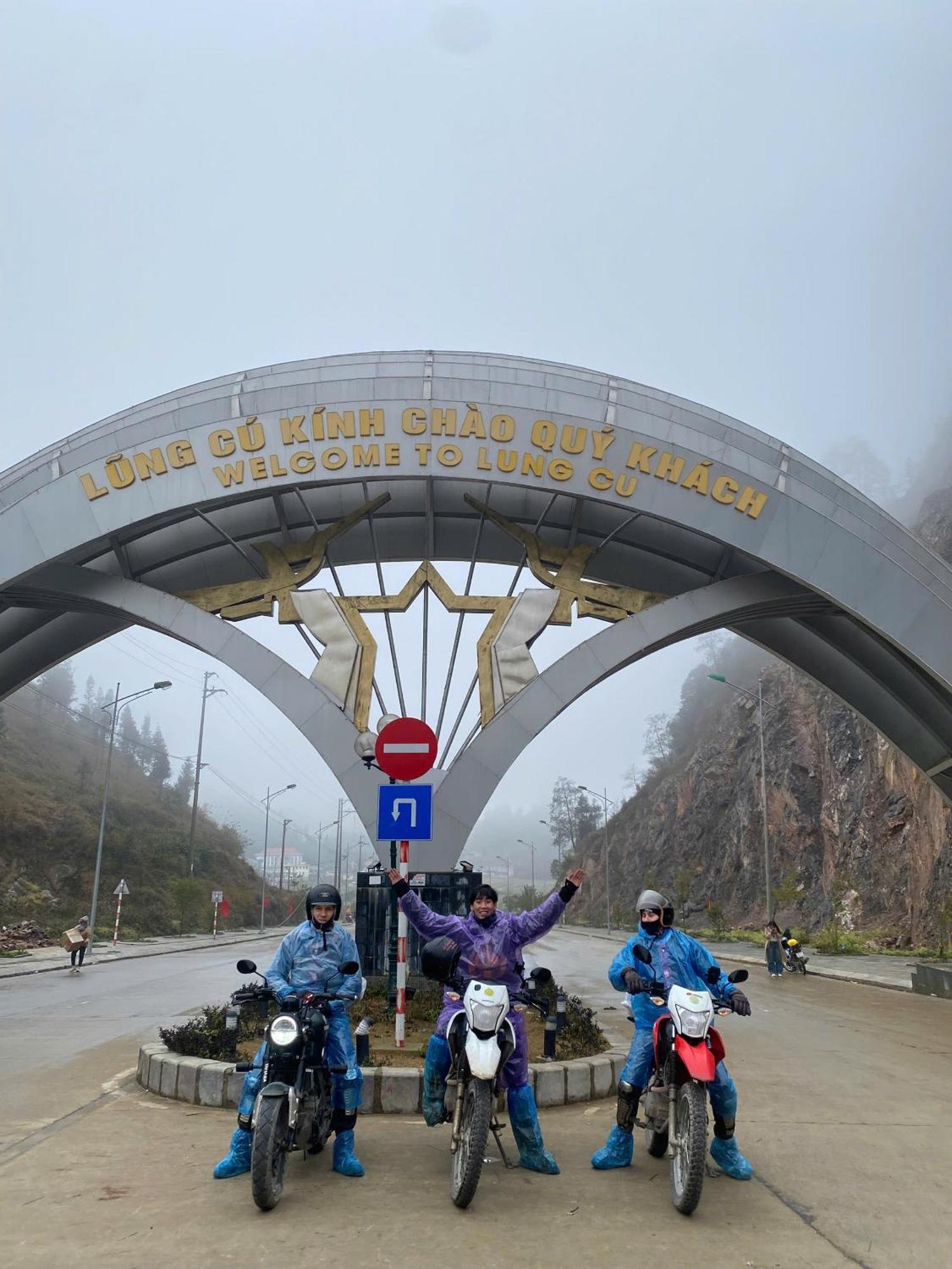 Ha Giang Lotus Hostel Motorbikes Tours Exterior photo